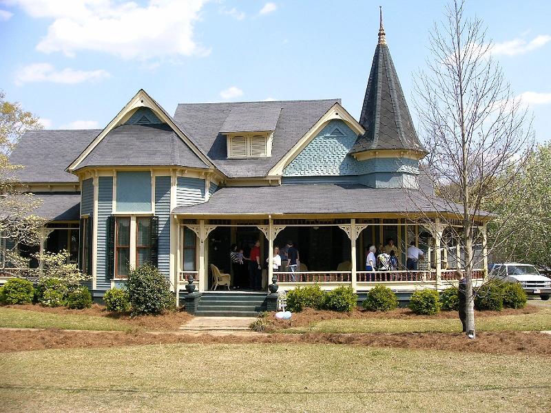 A reunion at the old house